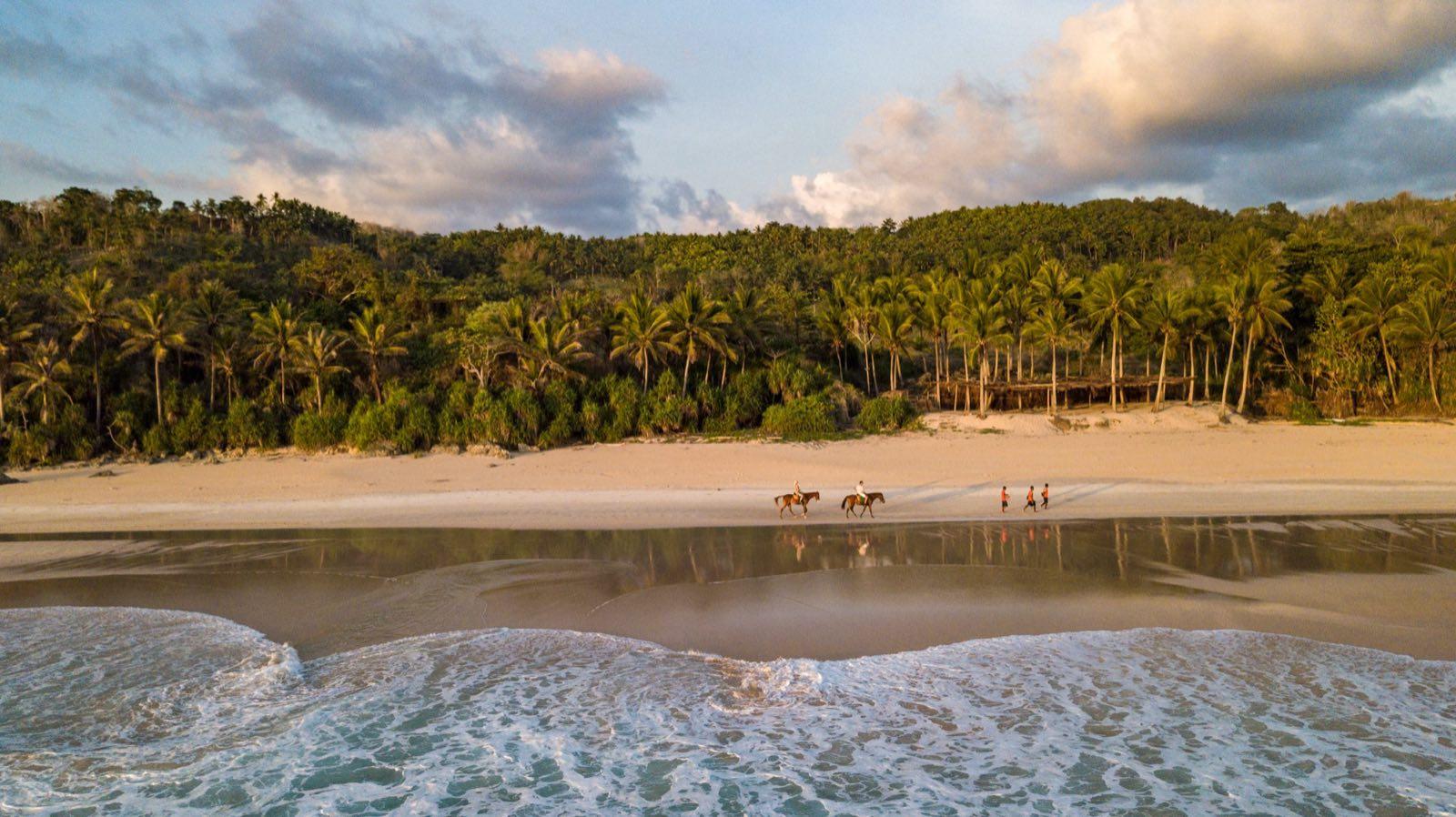 NIHIsumba BeachHorseRide byTaniaAraujo 0072