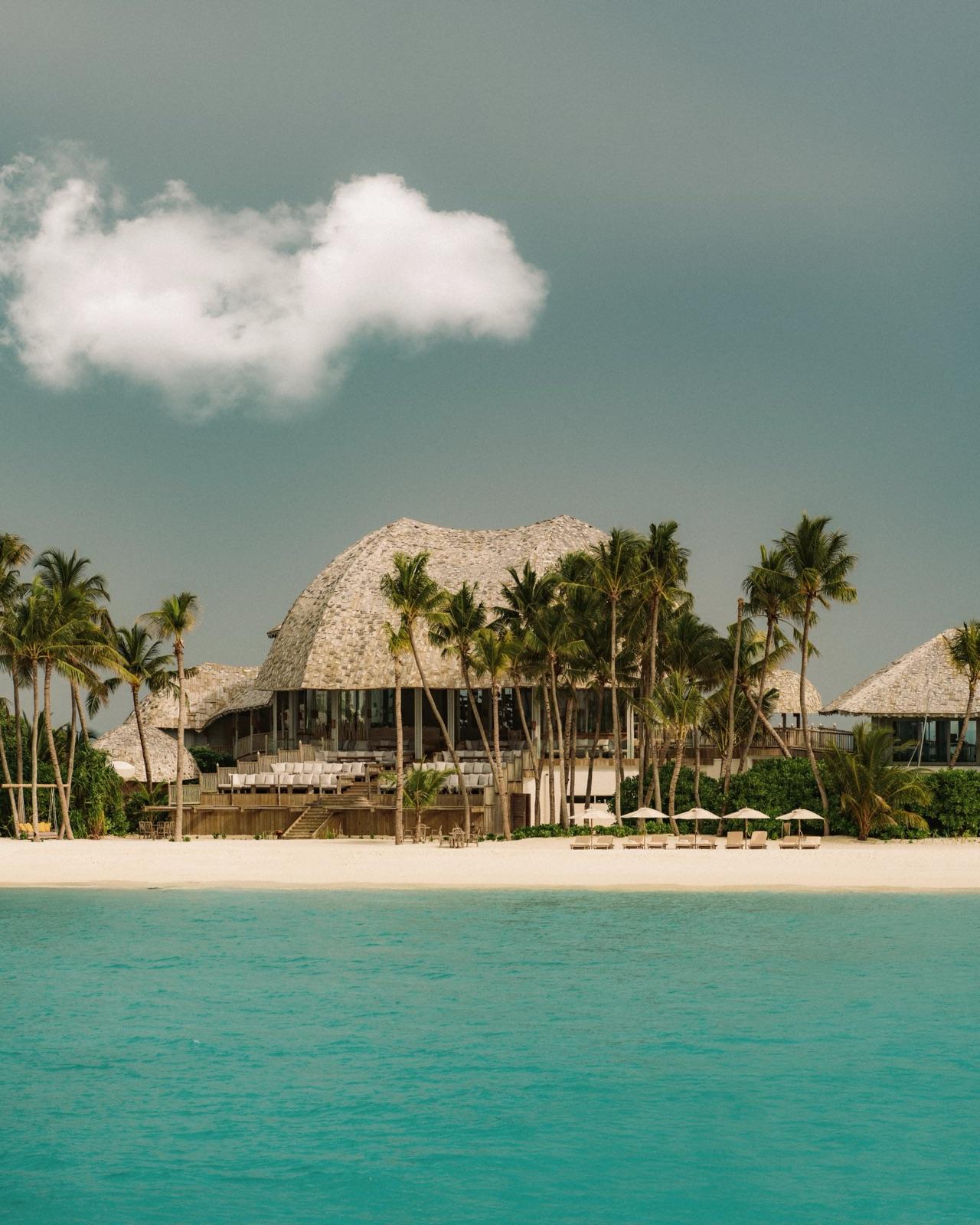 The Island Reserved for One Story — interior